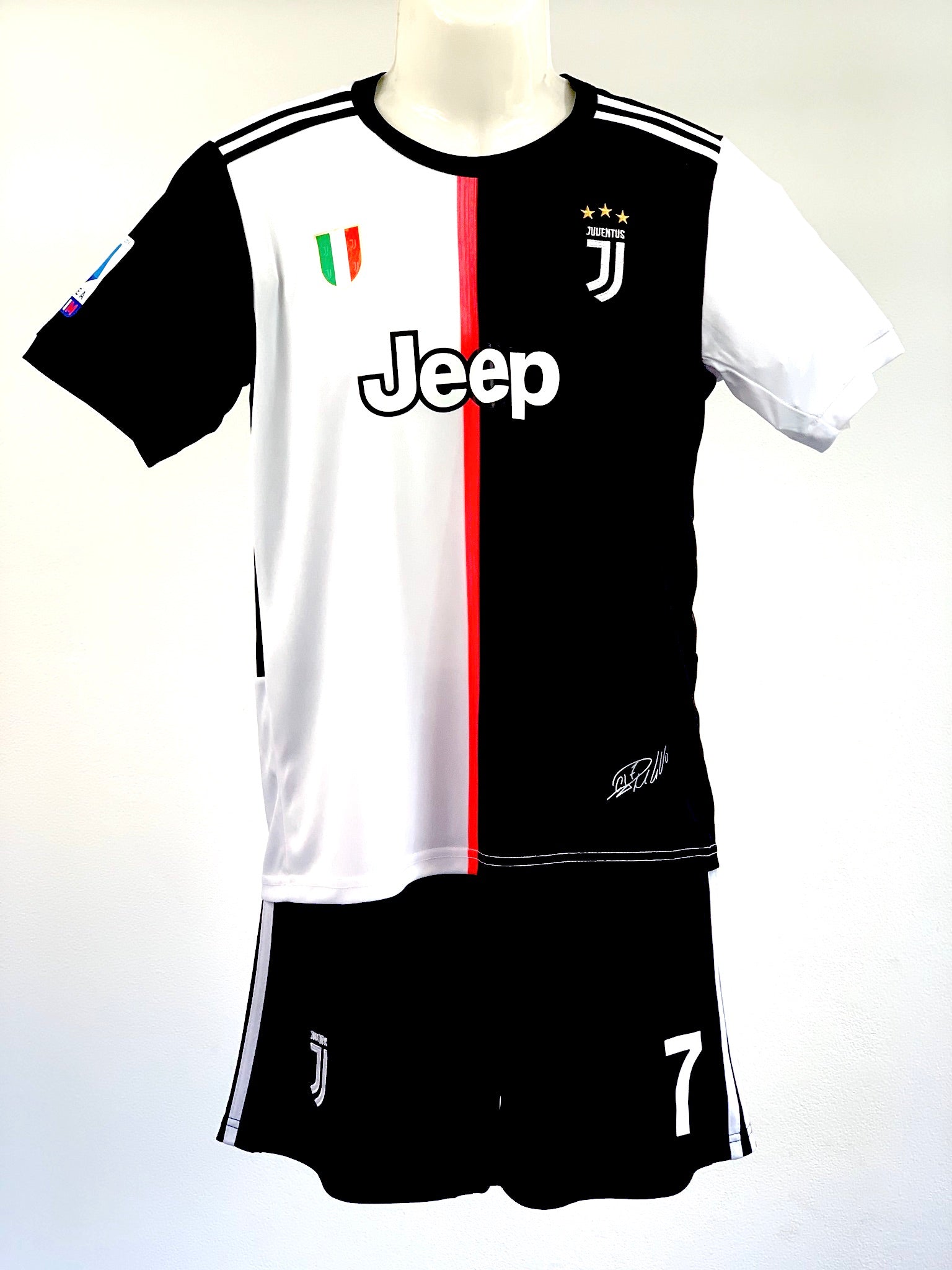 football Jersey Juventus home Ronaldo number#7 set ( Juva jersey / soccer set / football sets / club kit / soccer kit / football kit / Ronaldo set)